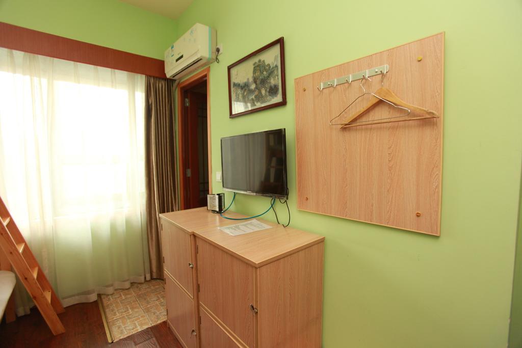 Zhengfu Caotang Decent Inn Чънду Стая снимка