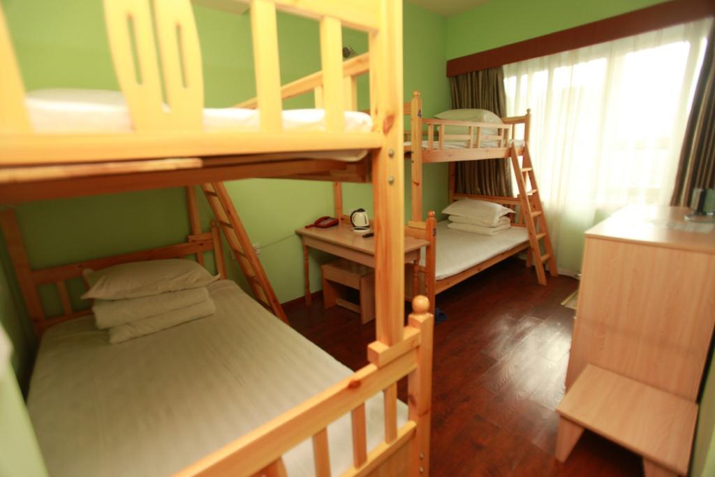 Zhengfu Caotang Decent Inn Чънду Стая снимка