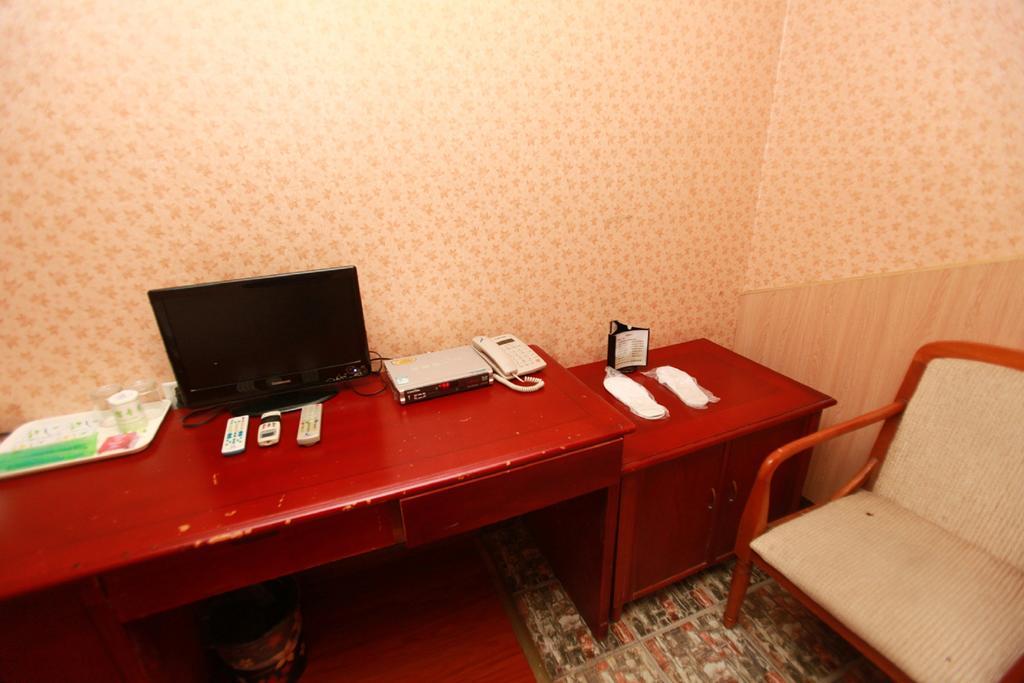 Zhengfu Caotang Decent Inn Чънду Стая снимка